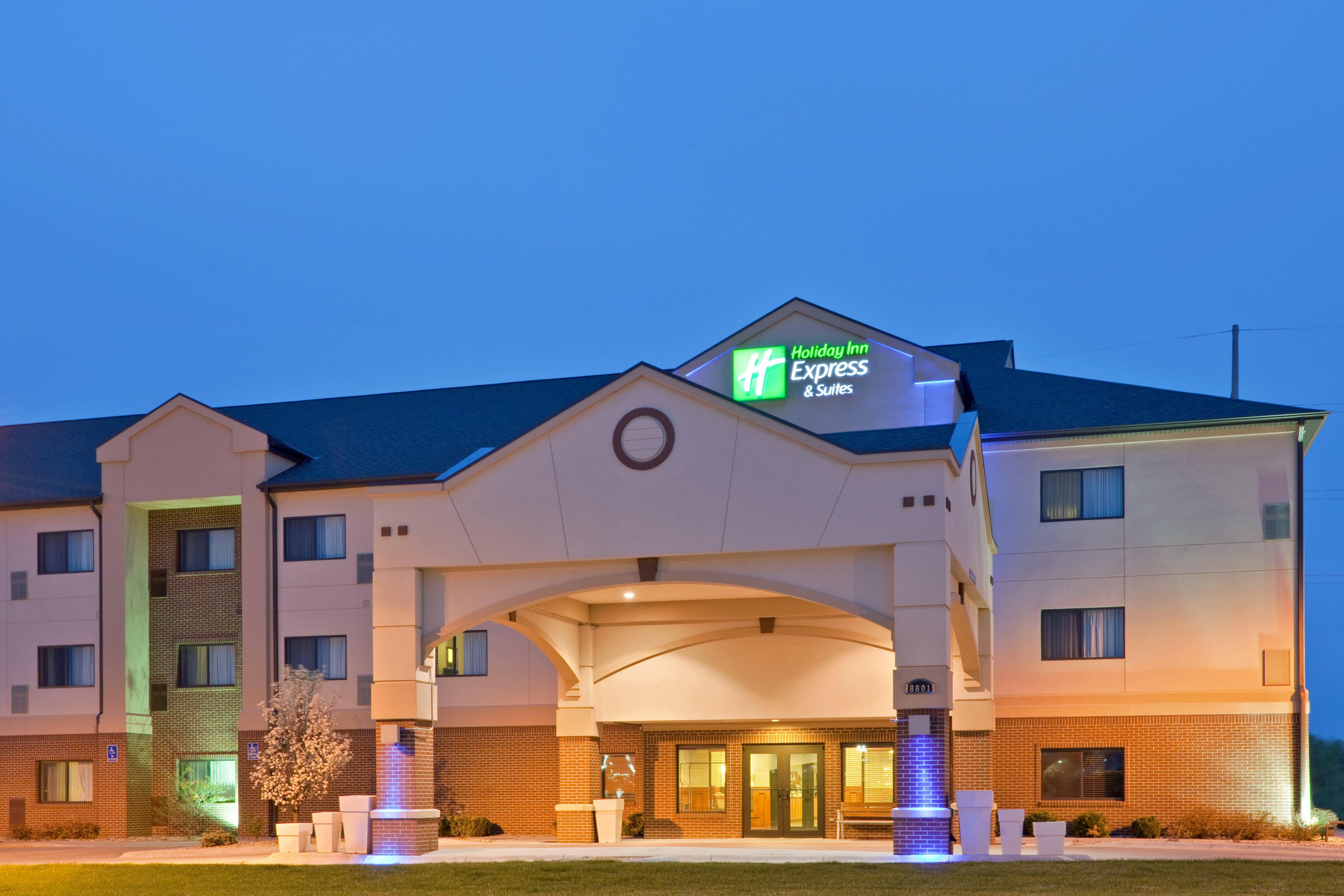 Holiday Inn Express Hotel & Suites Lincoln South By Ihg Exterior foto