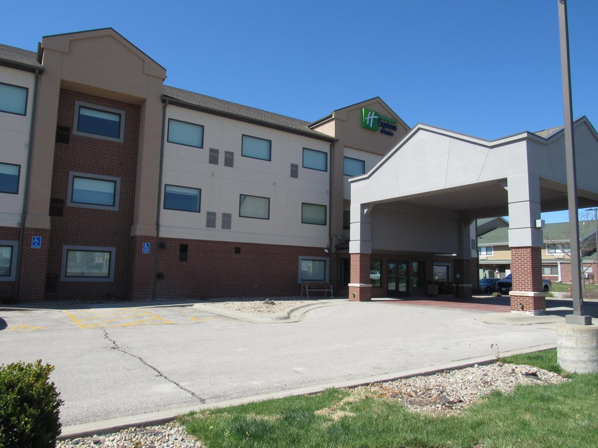 Holiday Inn Express Hotel & Suites Lincoln South By Ihg Exterior foto
