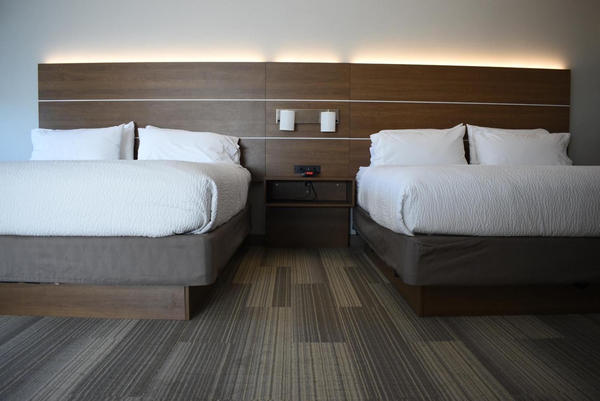 Holiday Inn Express Hotel & Suites Lincoln South By Ihg Exterior foto