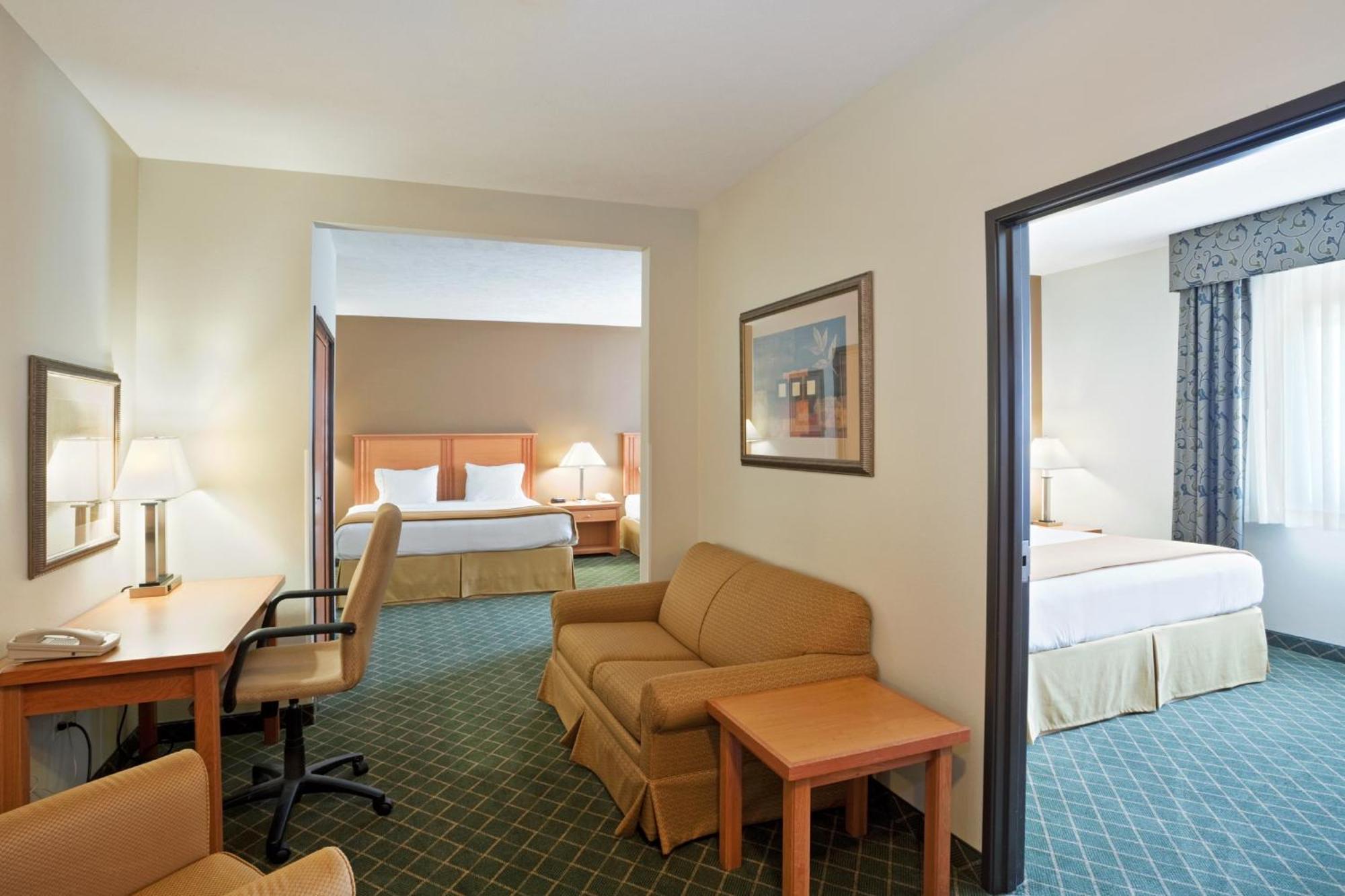 Holiday Inn Express Hotel & Suites Lincoln South By Ihg Exterior foto